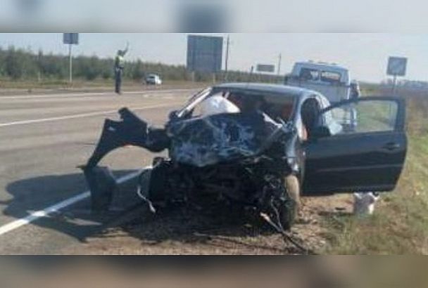 В Краснодарском крае в лобовом ДТП с КамАЗом погибла водитель «Ауди»