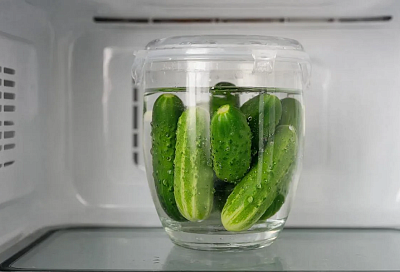 Маринованные огурцы в микроволновке: тот самый вкус и хруст за 5 минут