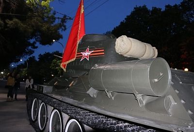 В военном параде в Новороссийске принял участие отреставрированный танк Т-34