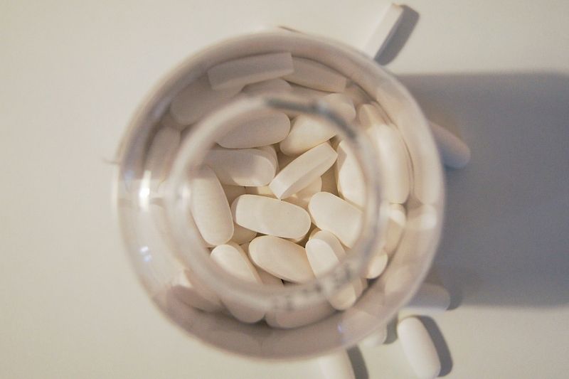 Ученые выяснили, что аспирин вдвое снижает смертность при COVID-19