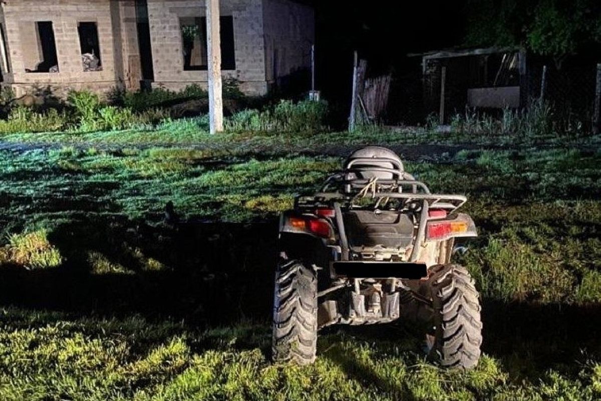 На Кубани квадроцикл съехал с дороги и опрокинулся. Водитель погиб