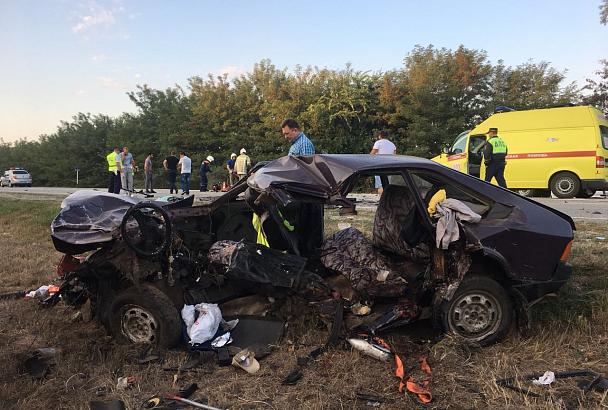 В жестком ДТП в Краснодарском крае погибли 5 человек