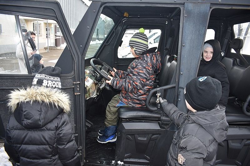 В патрульно-постовой службе полиции Краснодара состоялась экскурсия для детей и их родителей