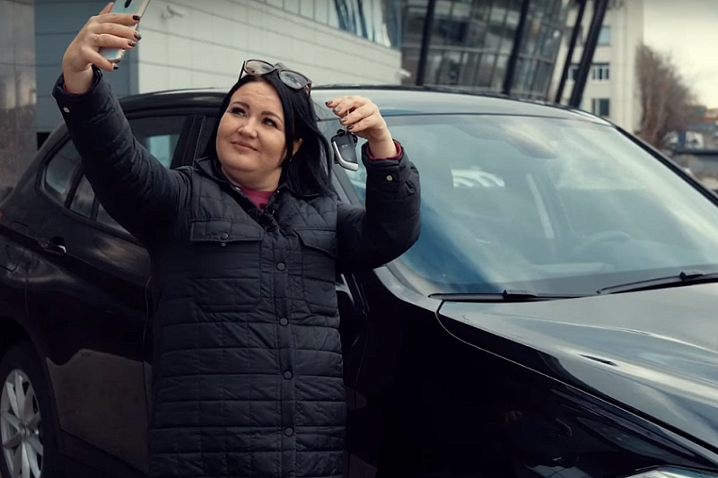 Воспитатель из Лабинска выиграла в лотерею BMW