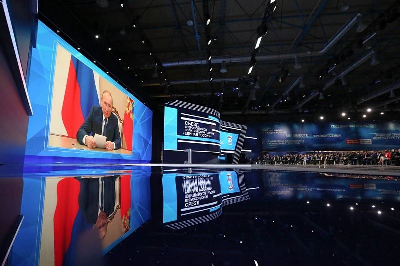 Политологи: «Единая Россия» сохраняет монополию на то, чтобы быть партией Владимира Путина