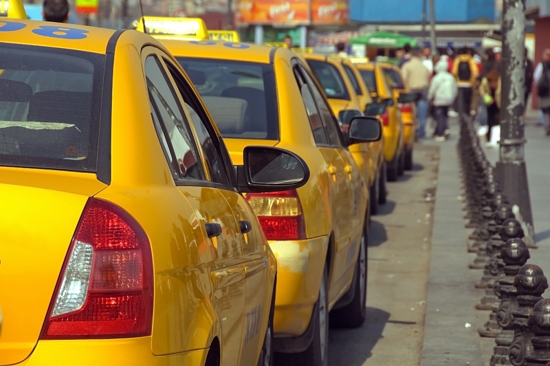 Минтранс планирует запретить ранее судимым работать в такси