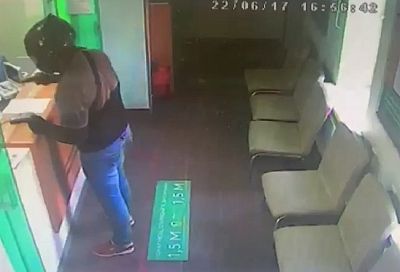 Момент вооруженного ограбления отделения Сбербанка под Краснодаром попал на видео