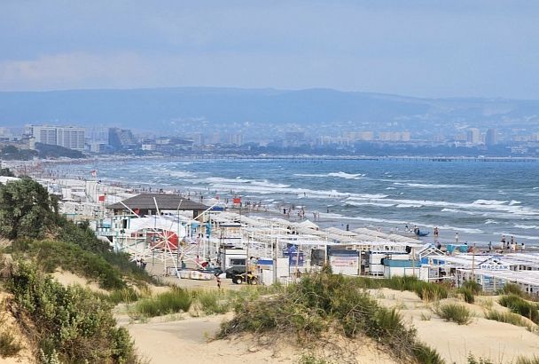 Красные флаги на пляжах: в Анапе запретили купание в море