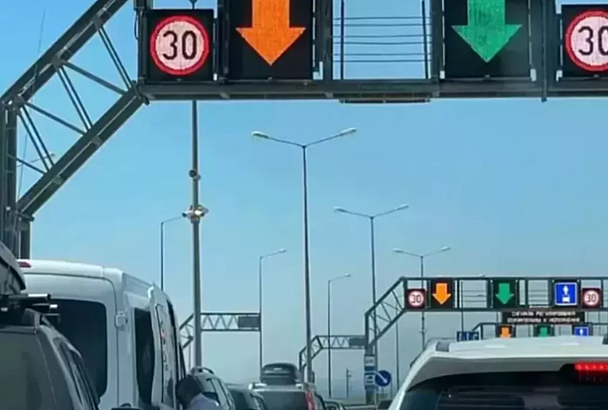 Пробка растет: что известно о ситуации на подъездах к Крымскому мосту