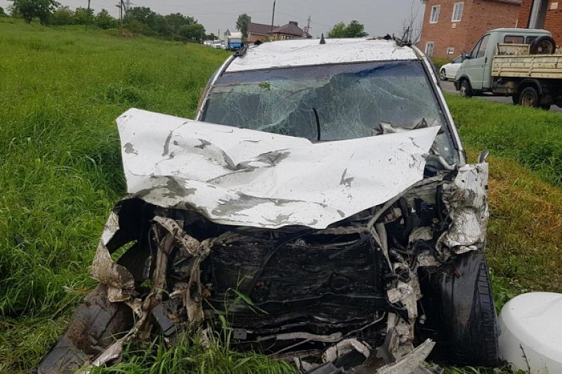 Лишенный прав водитель иномарки устроил смертельное ДТП на мокрой дороге