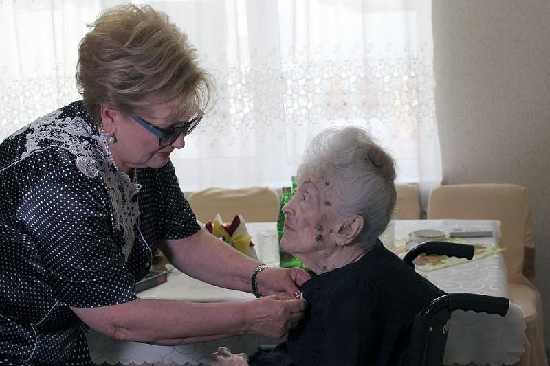 Двум ветеранам Великой Отечественной войны вручили знаки «Почетный гражданин Краснодара»