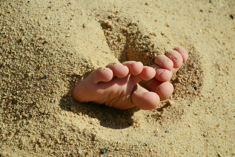 В Анапе восьмилетнего ребенка закопали в песок. Он погиб
