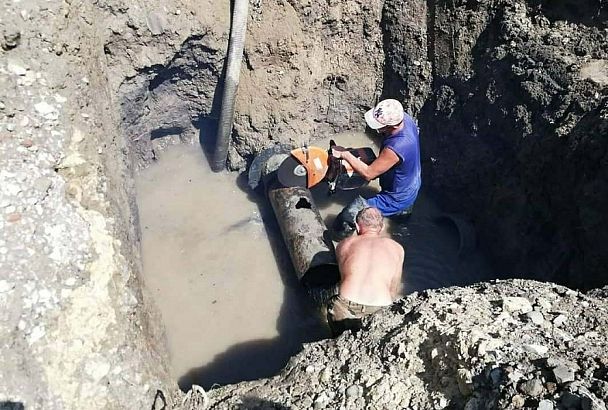 Около 30 тыс. человек остались без воды из-за аварии на водопроводе в Славянске-на-Кубани