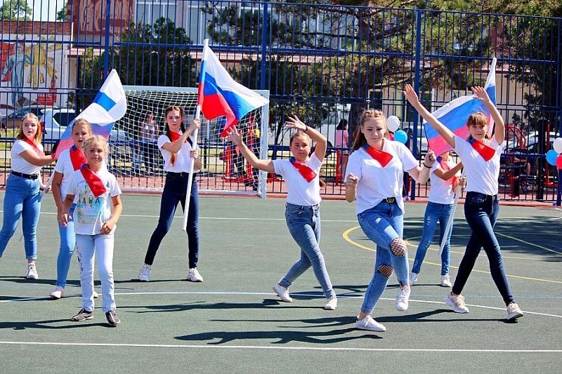 В Белоглинском районе открыли многофункциональную спортивную площадку