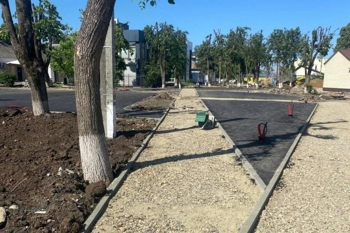 Зеленую зону в Динском районе благоустраивают по нацпроекту 