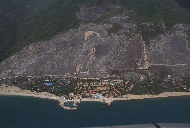 Ликвидация лесного пожара под Новороссийском продолжается