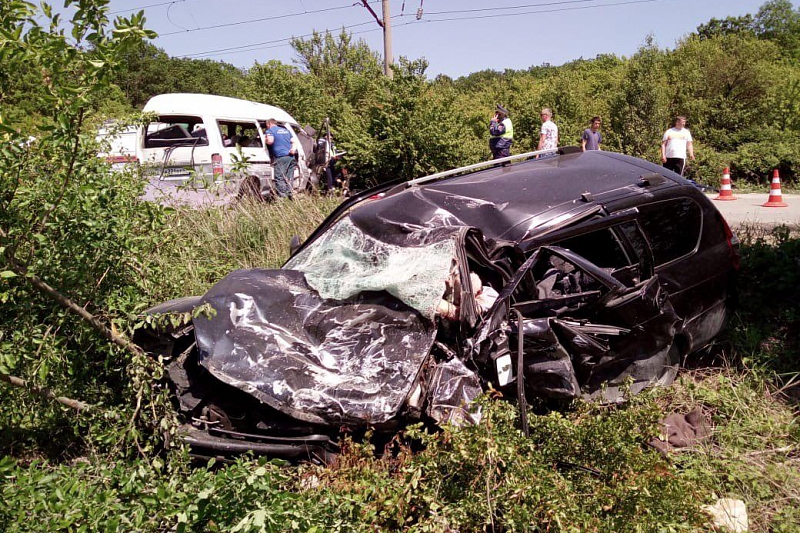 Смертельное ДТП на Кубани: 3 погибших и 6 пострадавших