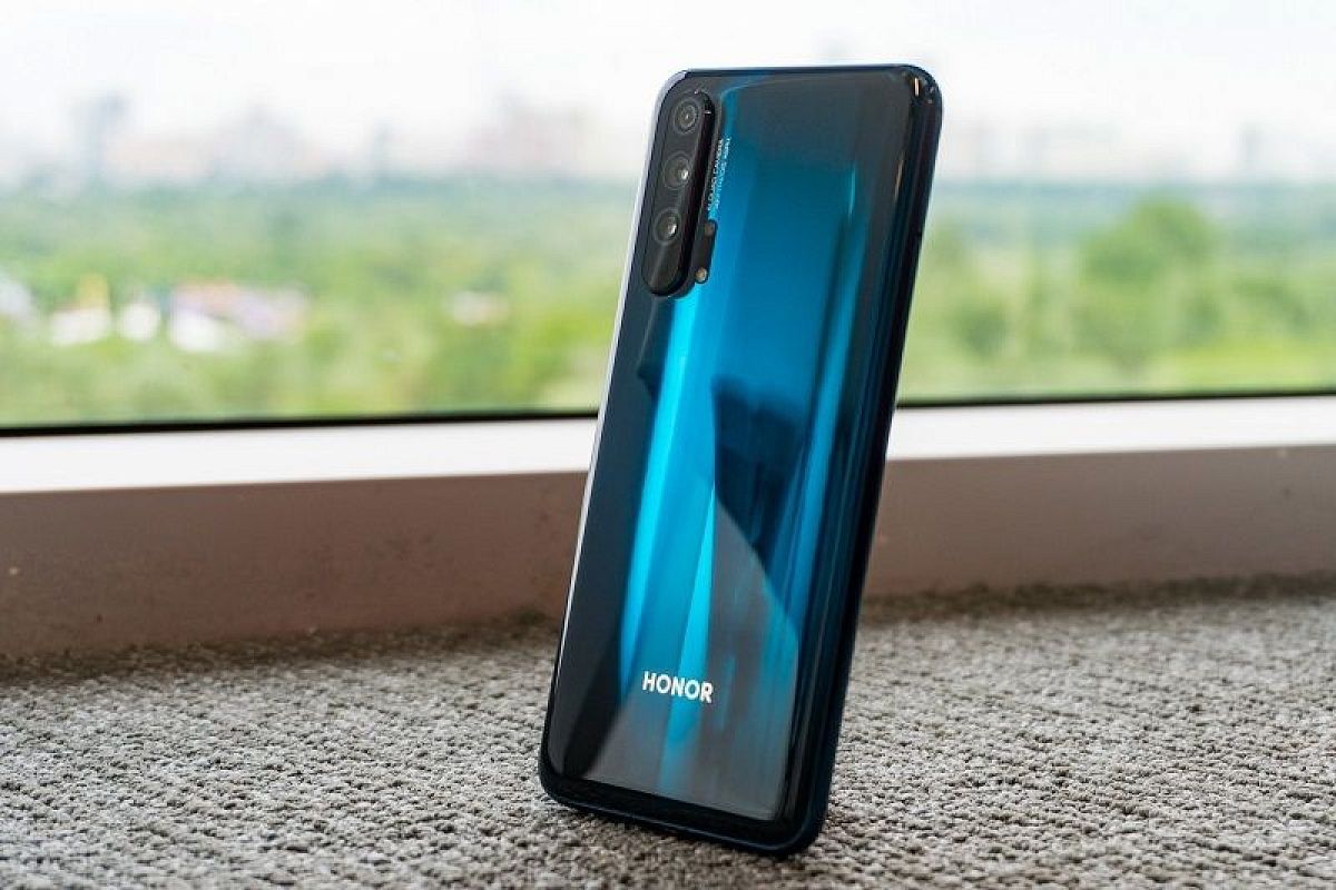 Названа российская цена нового смартфона Honor 20 Pro