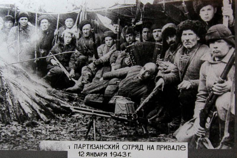 Партизанский отряд Кущевского района на привале. 29 июля 1942 года был создан партизанский отряд «Коммунар», который во время оккупации действовал на территории района. 