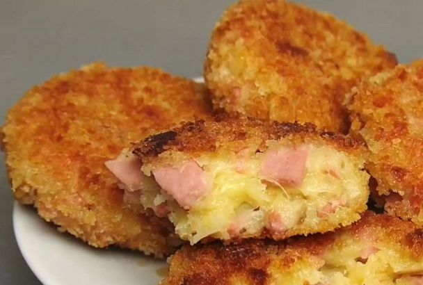 Котлеты с сосисками и сыром внутри за 30 минут - сочные и ароматные без лишних хлопот