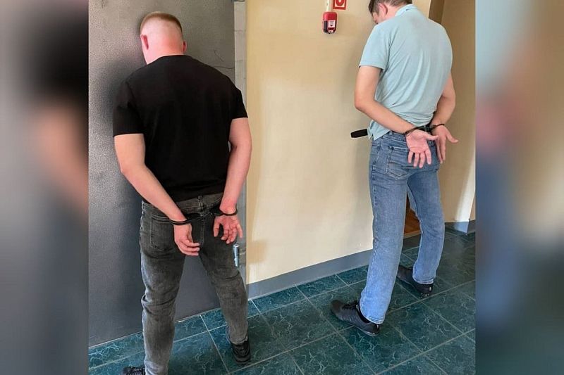 В Новороссийске двое полицейских задержаны за взятку в 50 тыс. рублей