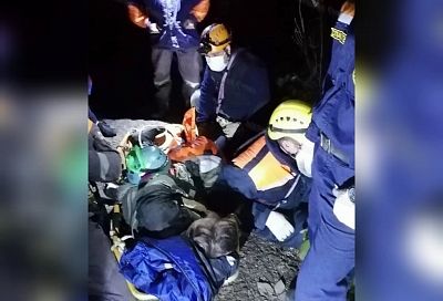 Спасатели эвакуировали упавшего в овраг велосипедиста с переломами ноги и ключицы