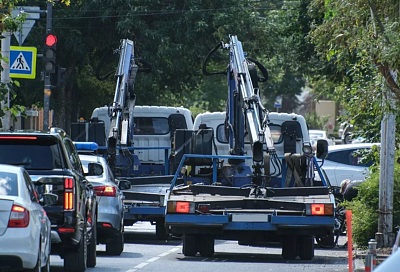 Более 32 тысяч машин увезли эвакуаторы с улиц Краснодара за два года