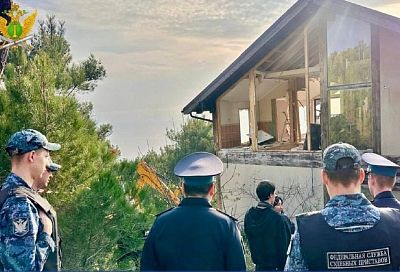 Жилой комплекс на берегу моря сносят в Геленджике