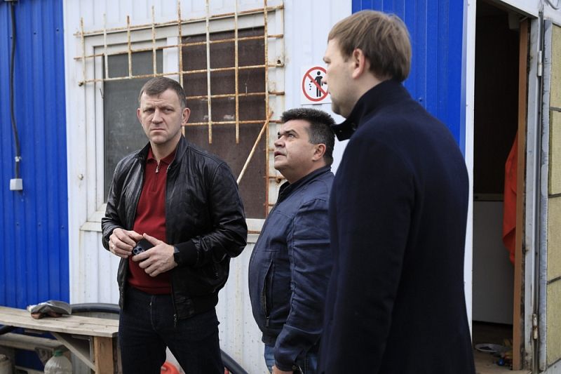 Мэр Краснодара Наумов раскритиковал темпы достройки проблемного ЖК «Усадьба» 