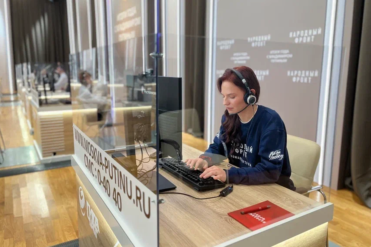 Активисты Молодежки Народного фронта в Краснодарском крае принимают участие в прямой линии Владимира Путина