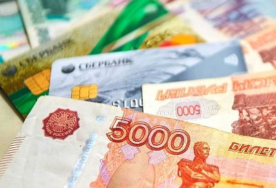 «Заставят делиться». С 1 января 2023 года «Сбербанк» будет брать налог с зачисленной зарплаты на банковские карты россиян