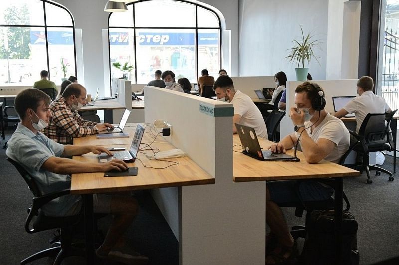В Краснодаре в центре развития предпринимательства «Платформа» создали 30 новых рабочих мест