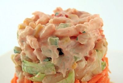 Такой салат ваши гости съедят первым! Удивительно нежный и необычайно красивый розовый салат с креветками и овощами: пошаговый рецепт приготовления