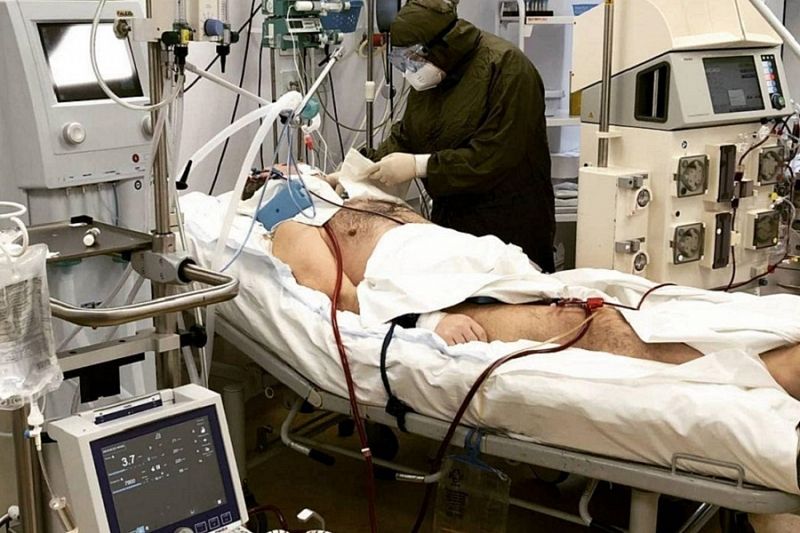 Краснодарские врачи спасли больного коронавирусом мужчину с 95% поражения легких