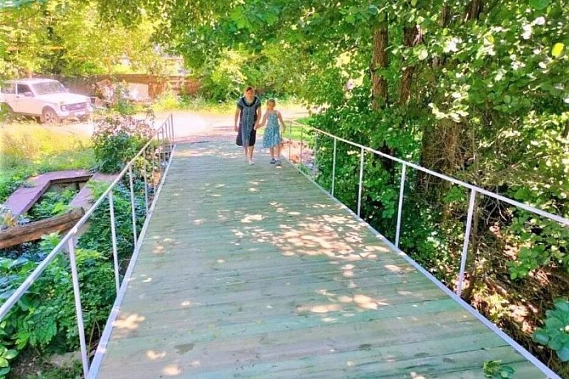 По поручению губернатора Кубани Вениамина Кондратьева в селе Пшада отремонтировали пешеходный мост