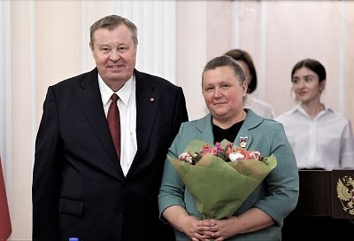 Впервые на Кубани: жительница Усть-Лабинского района удостоена ордена «Мать-героиня»
