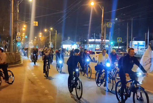 Первая весенняя «Велоночь» прошла в Краснодаре: опубликовано видео заезда