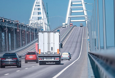 По Крымскому мосту временно закрыто движение в сторону Новороссийска из-за ДТП