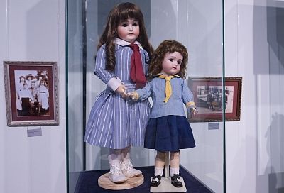 «Рождественские истории»: куклы и игрушки времен Николая II представили в Краснодаре