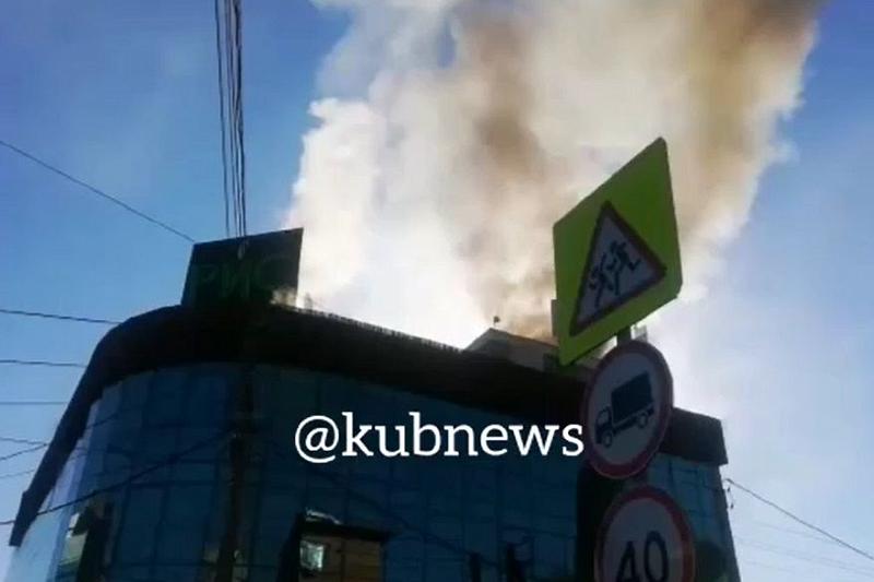 В Краснодаре загорелся ресторан (видео)