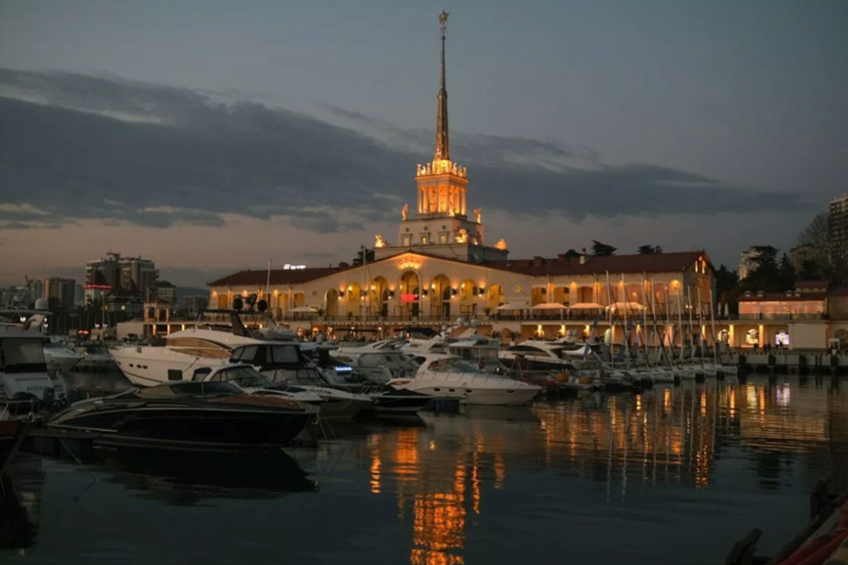 Паром из Трабзона не получил разрешения на заход в порт Сочи