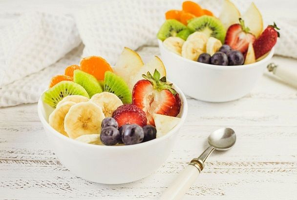 Полезно ли есть фрукты на завтрак: мнение диетологов