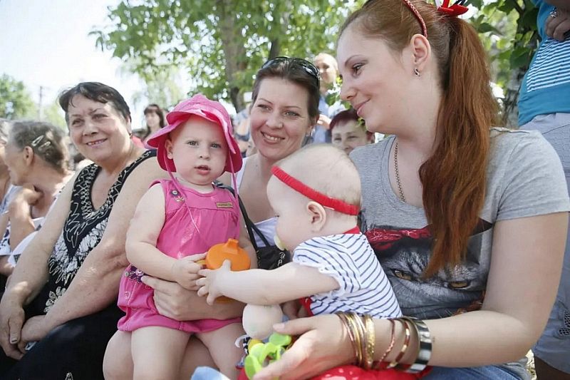 Почти 60 тыс. семей на Кубани получают выплаты на первенца благодаря нацпроекту «Демография»