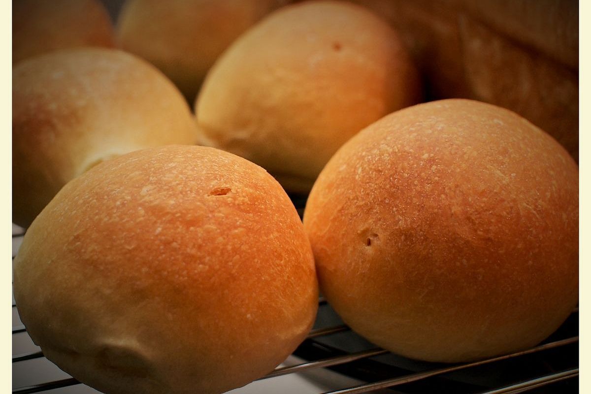 Запеканку больше дети не просят приготовить, потому что весь творог уходит на выпечку утренних булочек - легких как пух