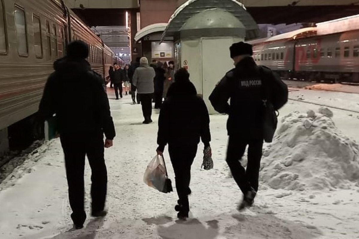 Полицейские нашли девушку-подростка, сбежавшую из Кемерово в Краснодар к молодому человеку из соцсетей