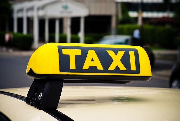 Роскачество назвало лучшие мобильные приложения для заказа такси 