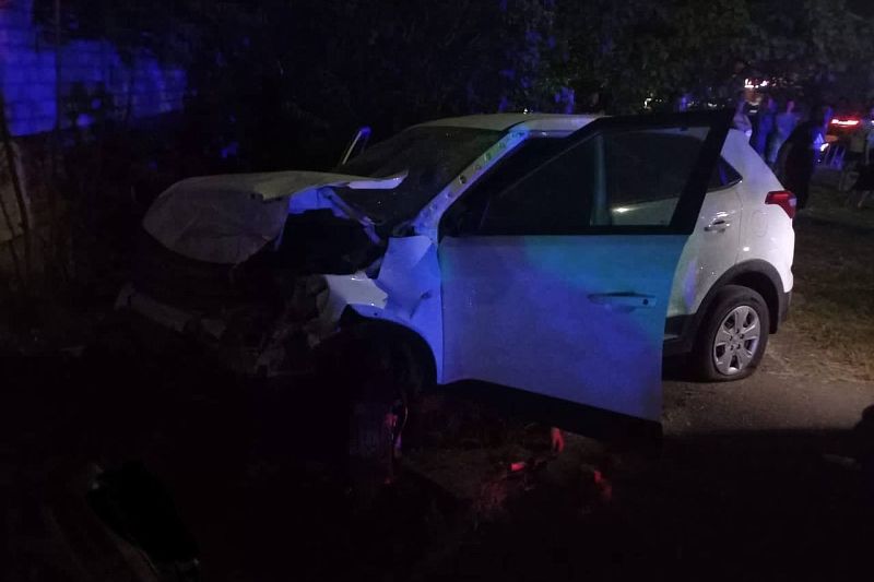 В центре Тимашевска иномарка врезалась в многоэтажку, водитель погиб