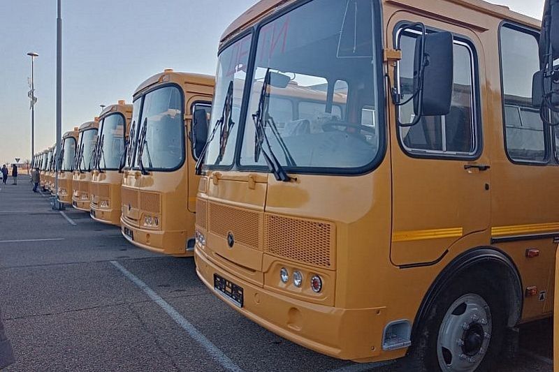 Школы 22 городов и районов Краснодарского края получили 84 новых автобуса