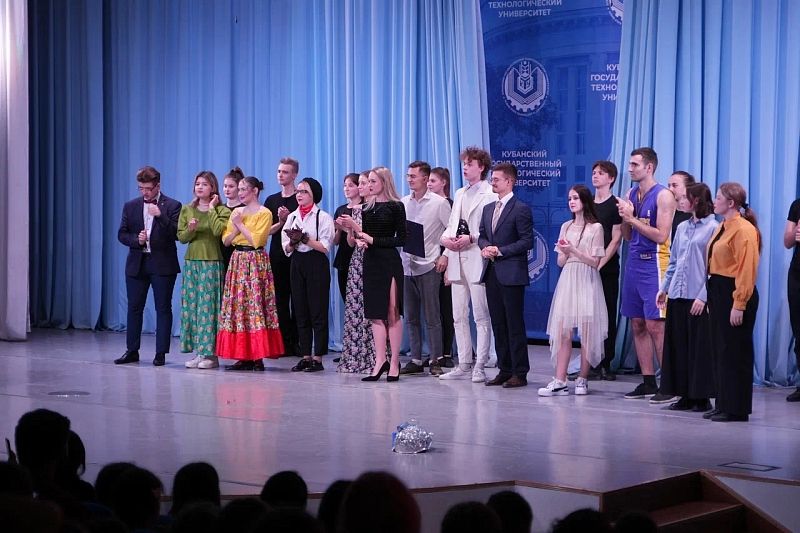 Театральная студенческая студия «Маска» показала широкой аудитории спектакль «Трудный экзамен» 