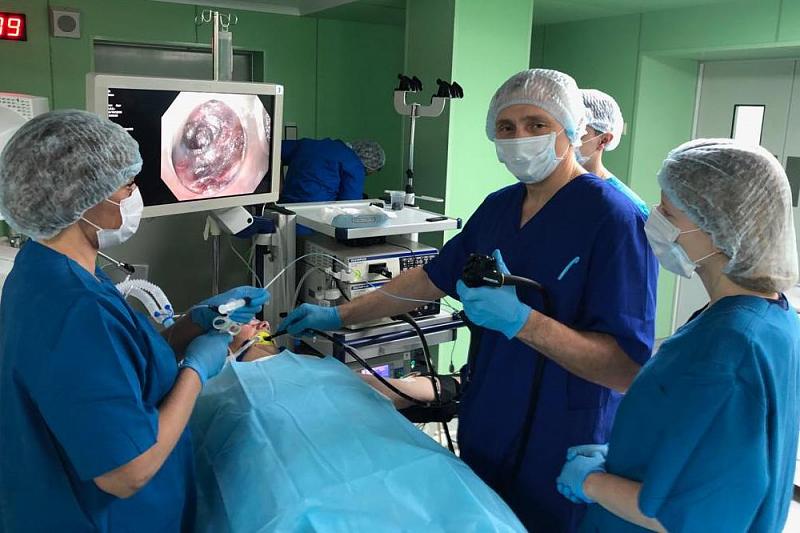 В Краснодаре врачи удалили мужчине крупную опухоль из двенадцатиперстной кишки